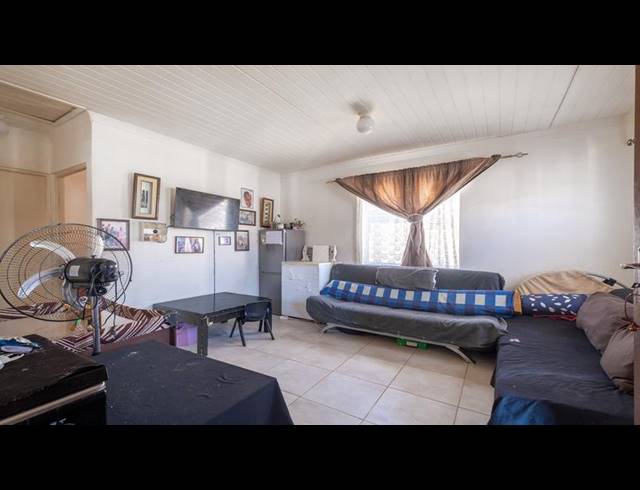 2 BEDROOM HOUSE FOR SALE IN GROENHEUWEL